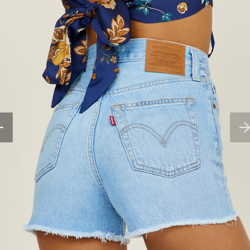 LEVI'S Super High Rise Ribcage Jean Shorts 🎀🎀 - Picture 4 of 12